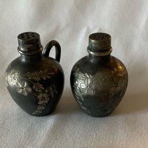 Gorgeous Vintage Wilcox Silver Plated #4214 Stamped Etched Salt & Pepper Shakers